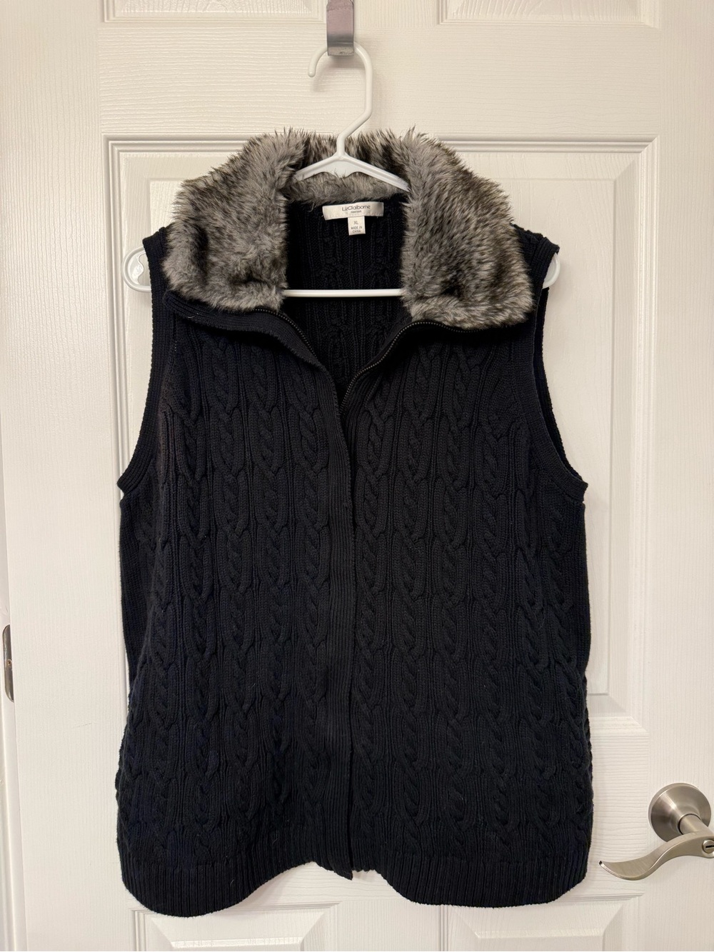 Liz Claiborne Black Cable Knit Sleeveless Zip-Up Vest with Faux Fur Collar XL